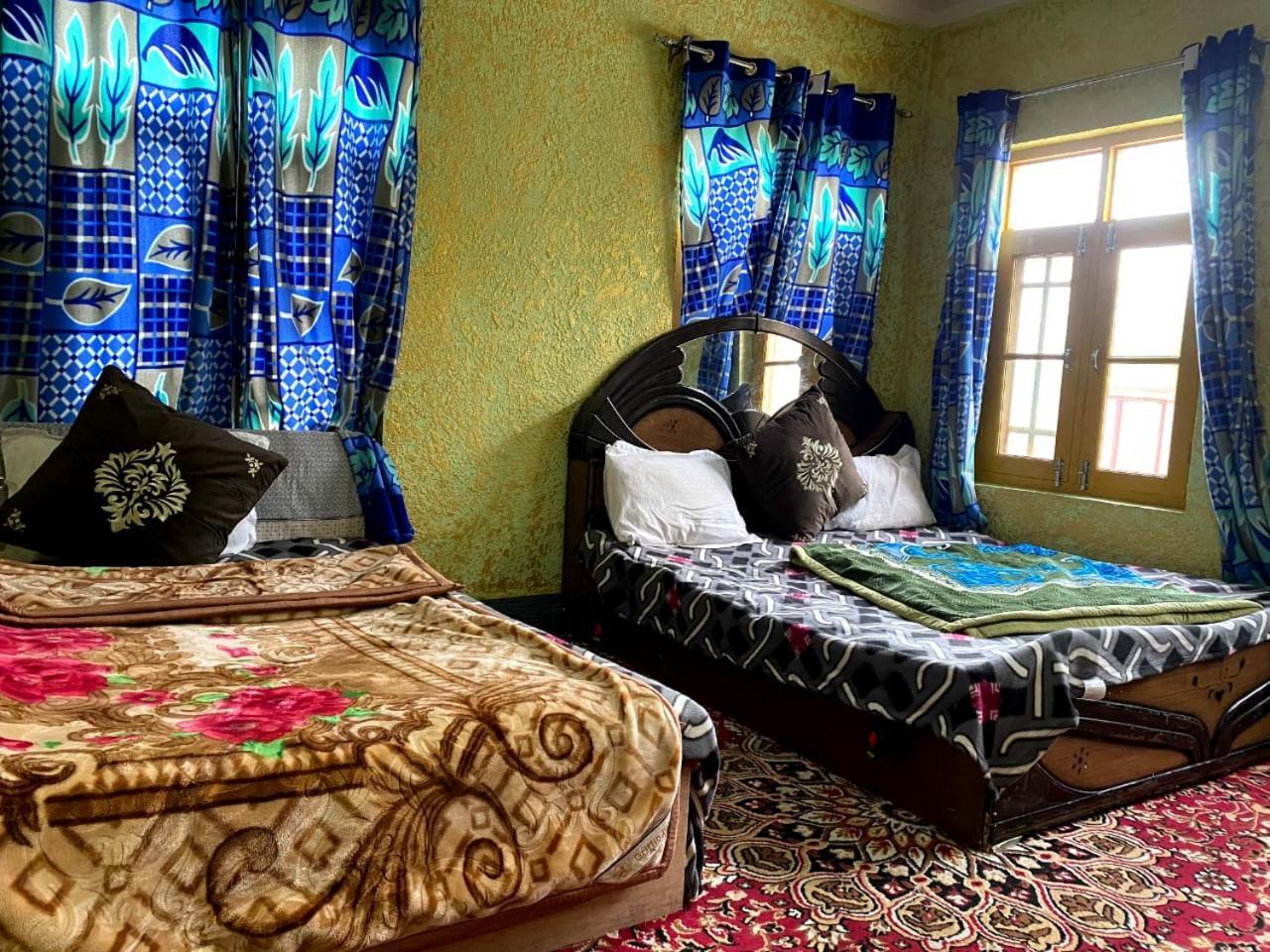 Hotel Sunlight Srinagar Kültér fotó