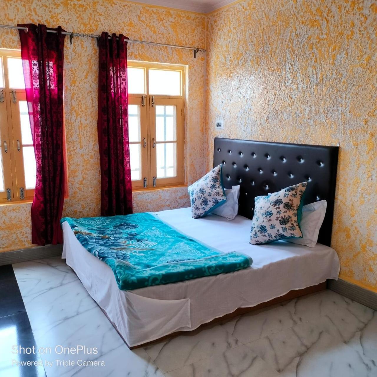 Hotel Sunlight Srinagar Kültér fotó