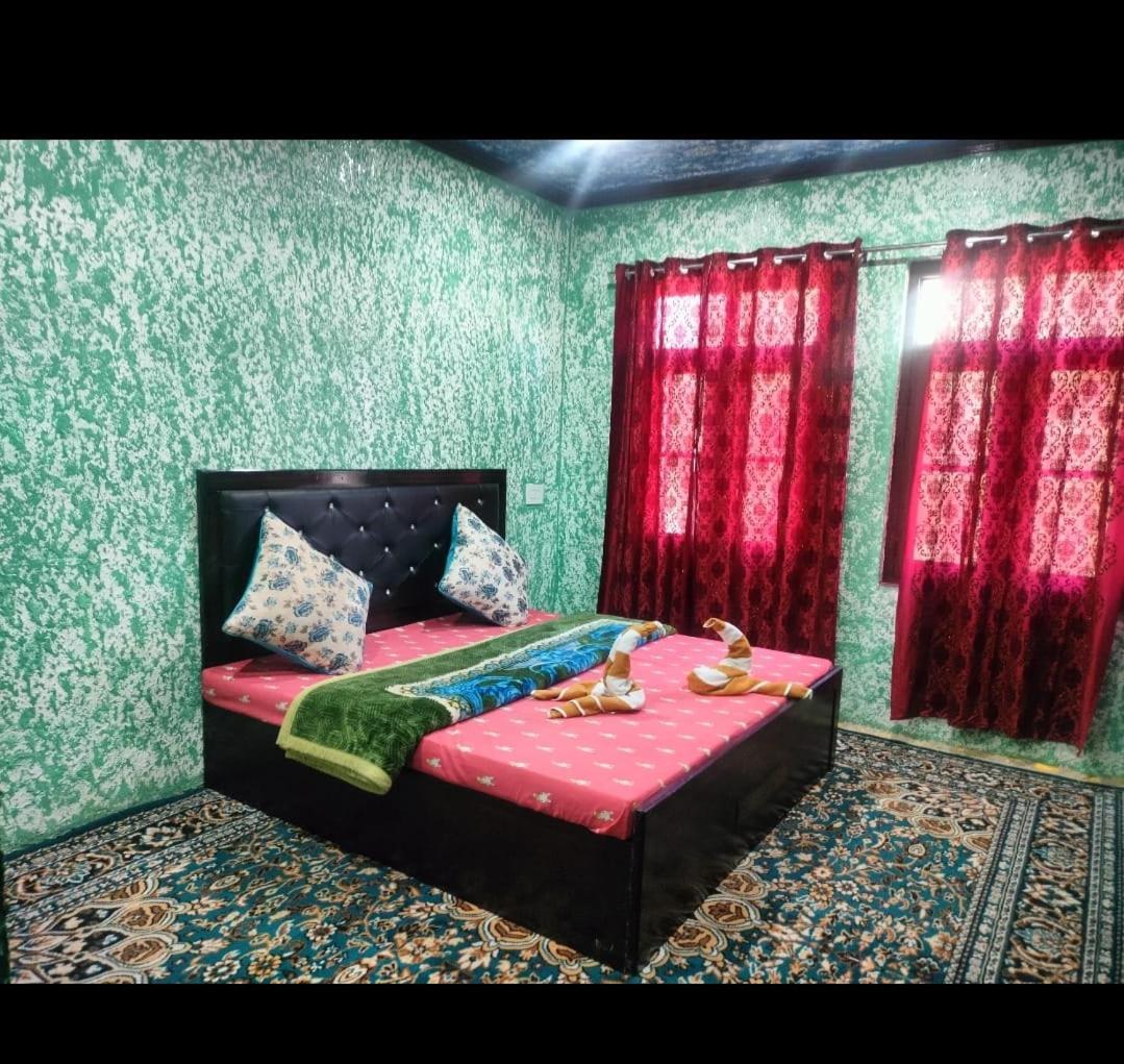 Hotel Sunlight Srinagar Kültér fotó