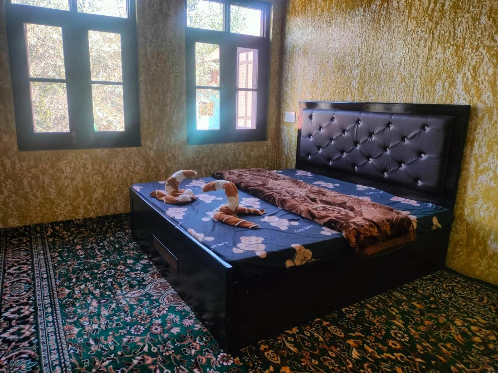 Hotel Sunlight Srinagar Kültér fotó
