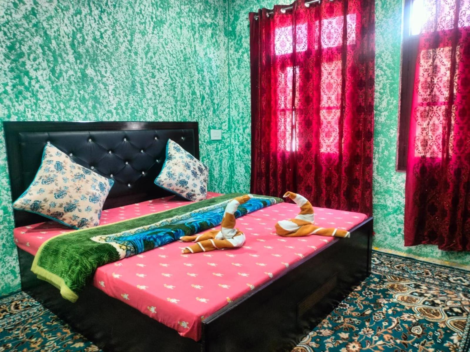 Hotel Sunlight Srinagar Kültér fotó