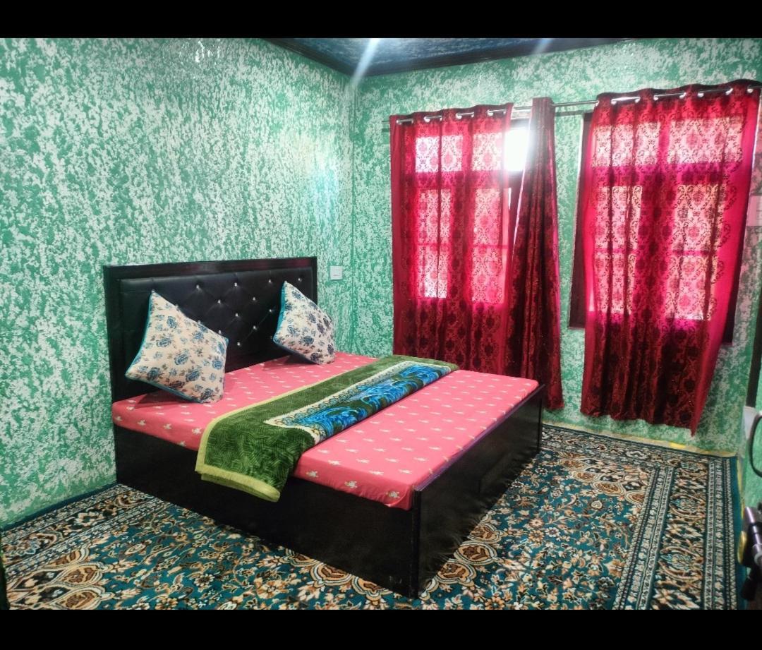Hotel Sunlight Srinagar Kültér fotó